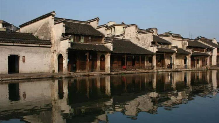 春运在即，拉萨交警针对客运企业进行安全大检查